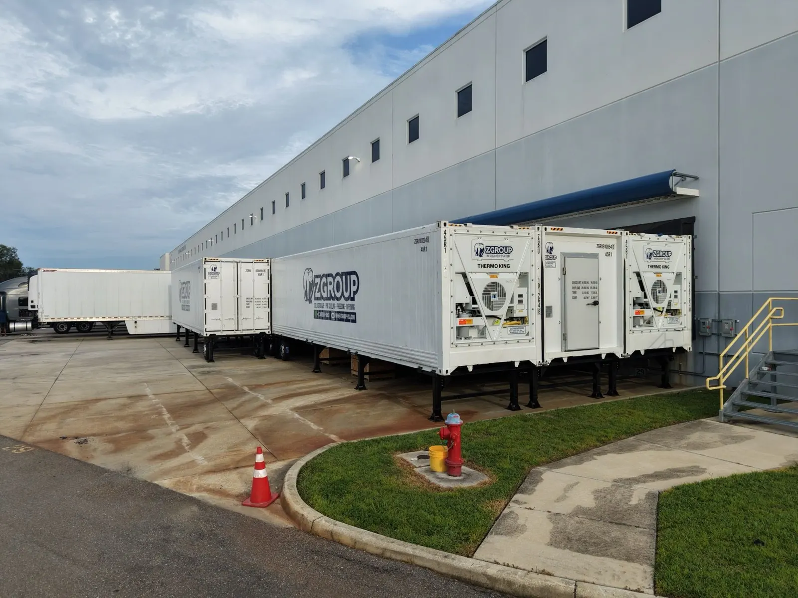 How a Tampa distributor added cold storage to a warehouse at dock height